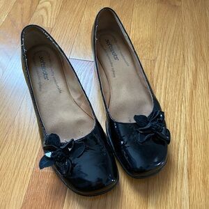 Softspots black patent leather shoes